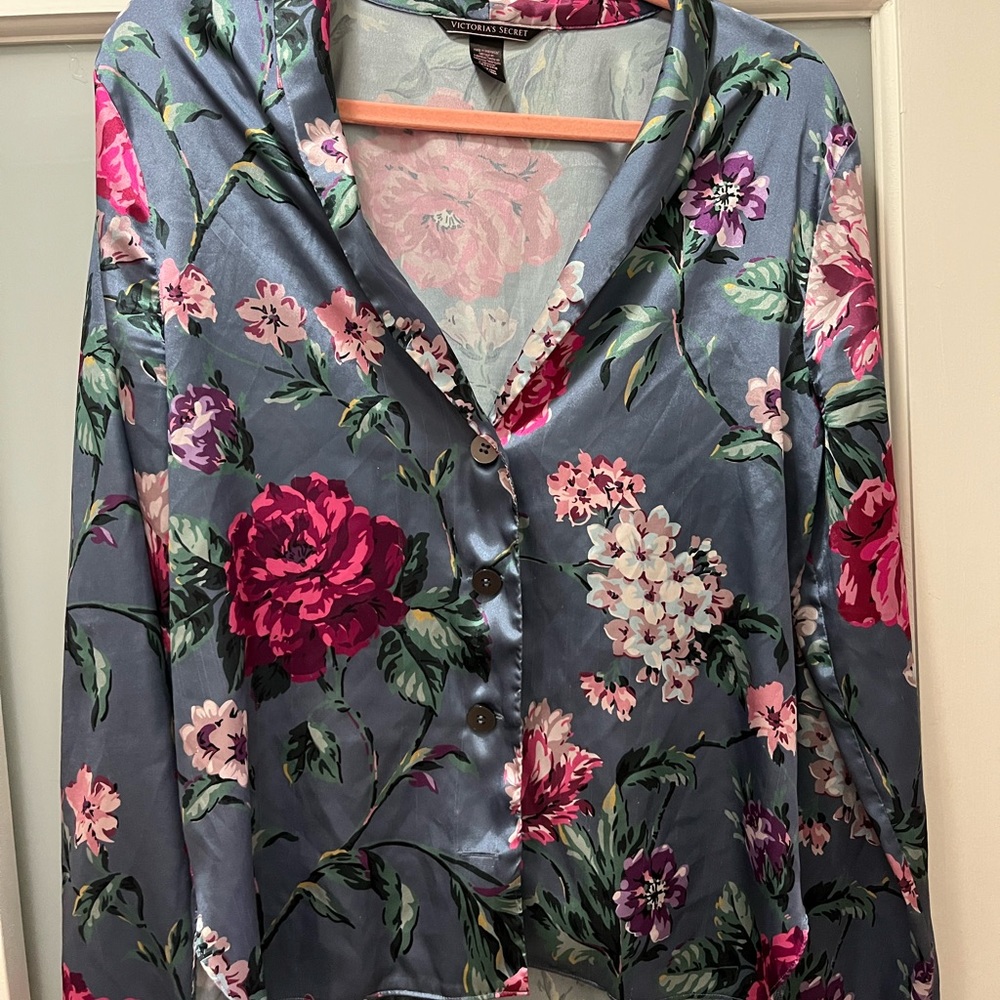 Victoria Secret silk sleeping pj top flora used good condition